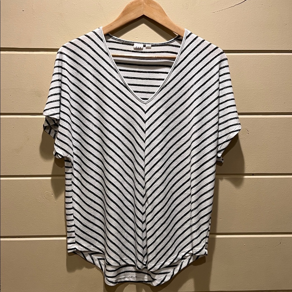Gap women’s short sleeved navy striped top size M